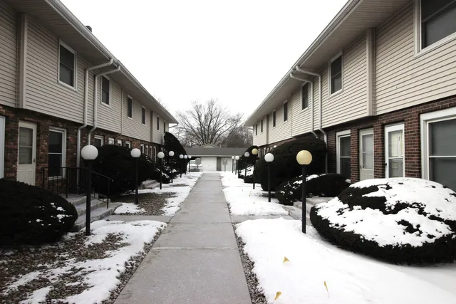 $104,900 | 105 South Towanda Avenue, Unit 19, Normal, IL 61761