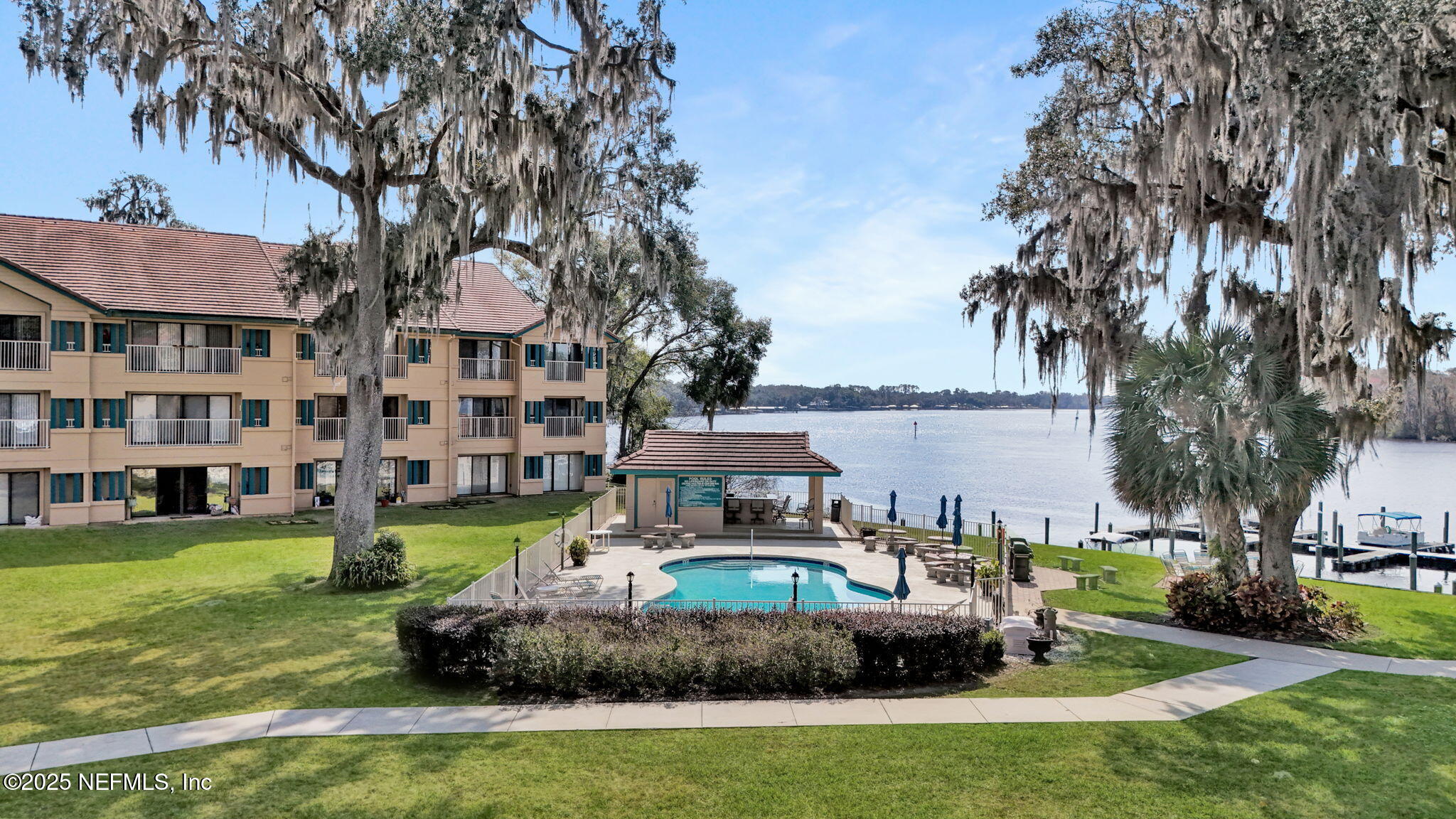 99 Broad River Place, Unit 2201 Welaka, FL 32193 - Photo 28 of 42 Community Pool