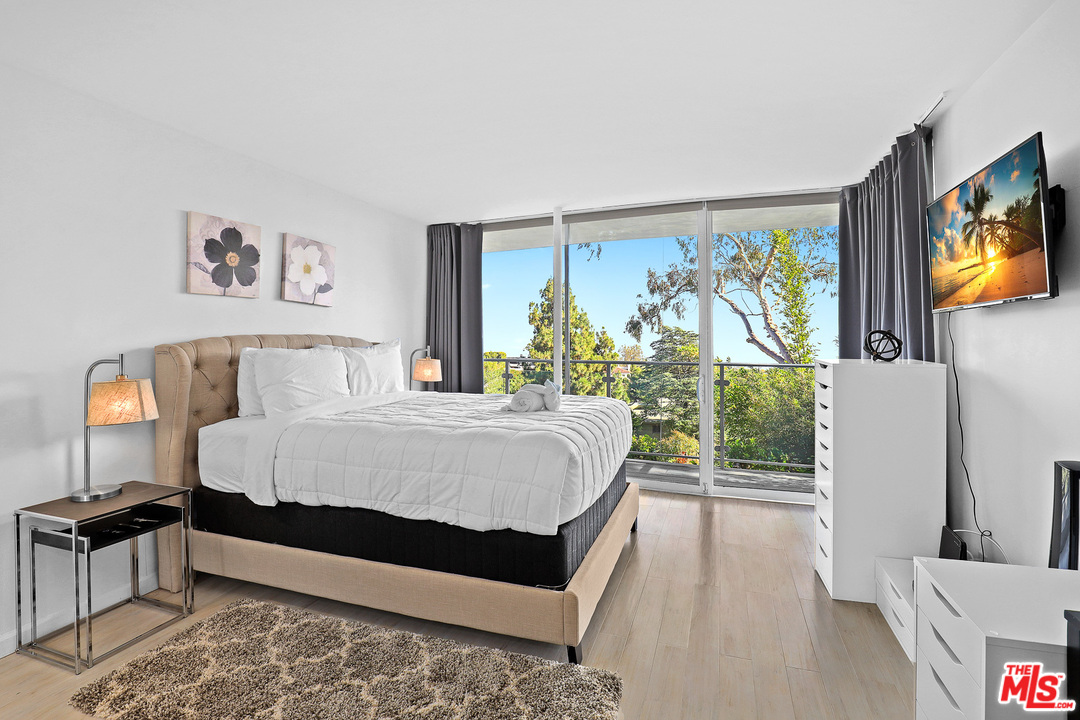 9370 Claircrest Drive Beverly Hills, CA 90210 - Photo 13 of 27