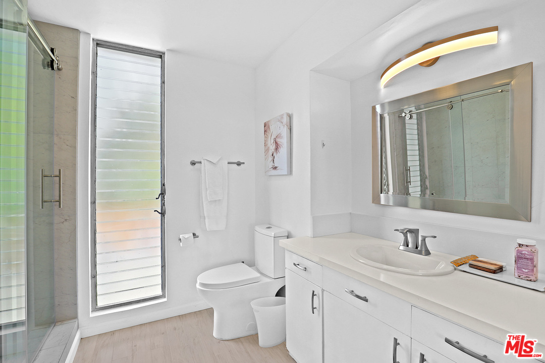 9370 Claircrest Drive Beverly Hills, CA 90210 - Photo 14 of 27