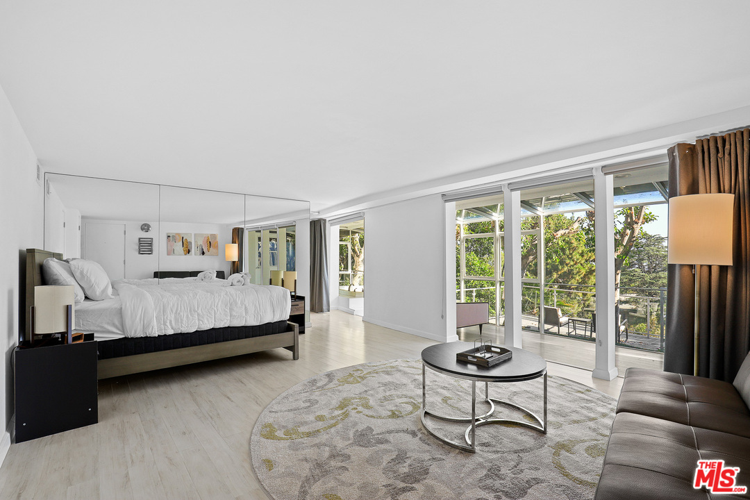 9370 Claircrest Drive Beverly Hills, CA 90210 - Photo 16 of 27