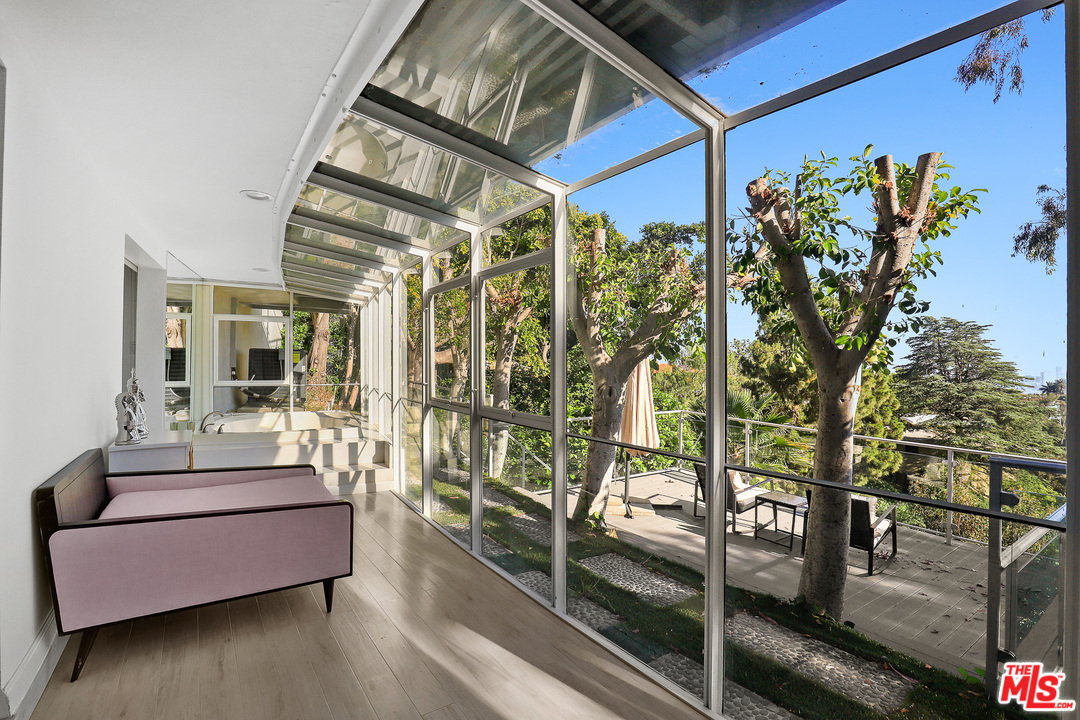 9370 Claircrest Drive Beverly Hills, CA 90210 - Photo 18 of 27