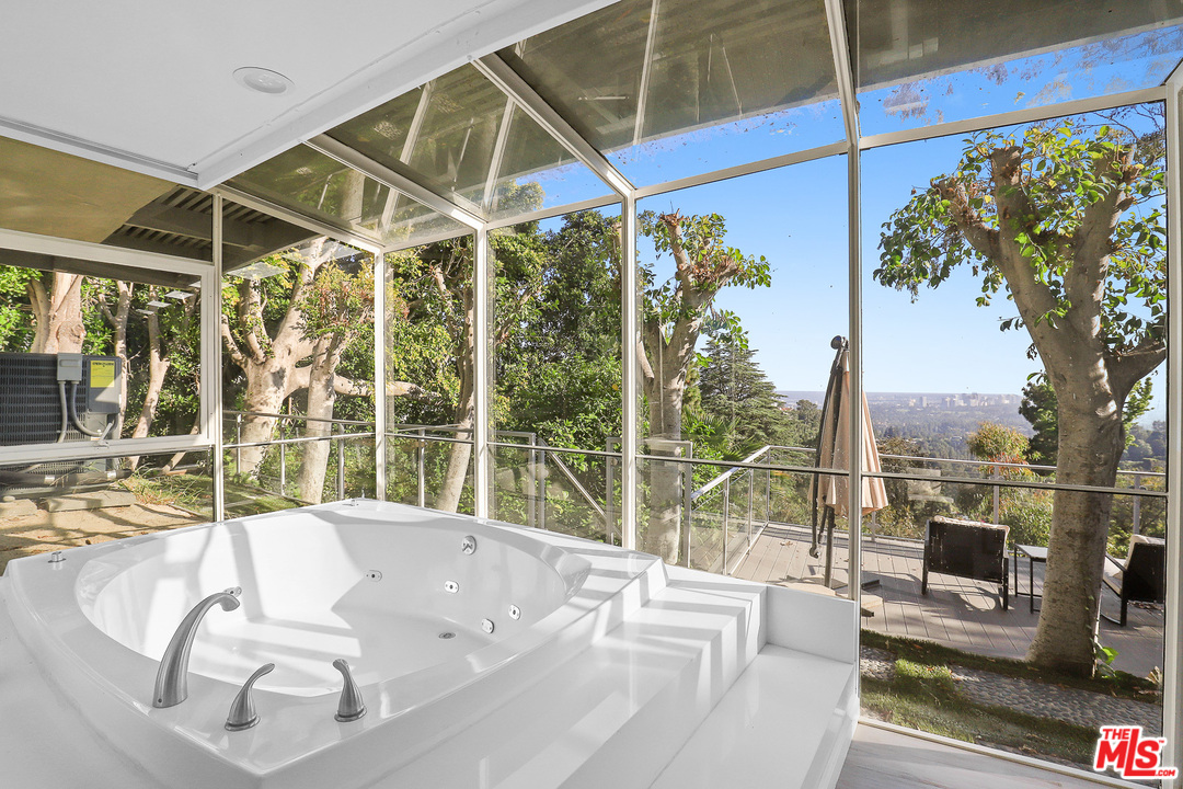 9370 Claircrest Drive Beverly Hills, CA 90210 - Photo 20 of 27