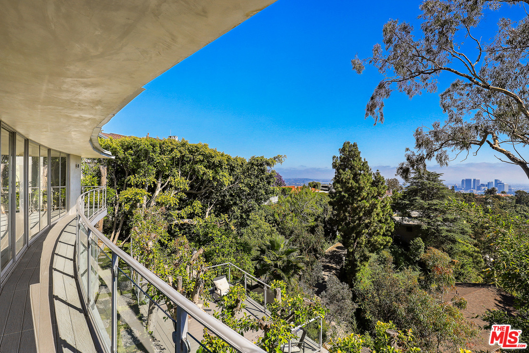 9370 Claircrest Drive Beverly Hills, CA 90210 - Photo 22 of 27