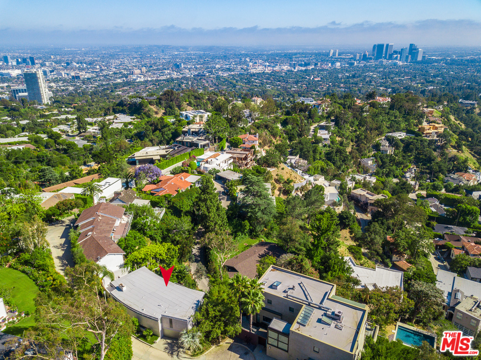 9370 Claircrest Drive Beverly Hills, CA 90210 - Photo 25 of 27