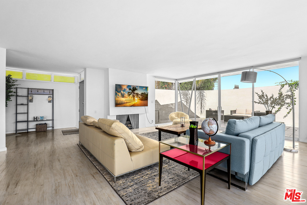 9370 Claircrest Drive Beverly Hills, CA 90210 - Photo 5 of 27