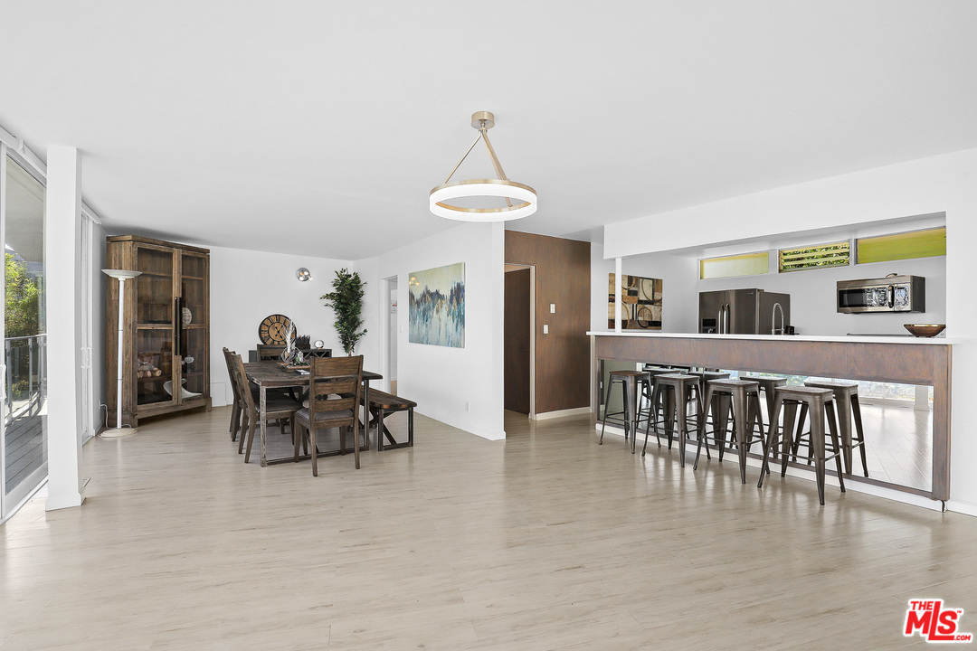 9370 Claircrest Drive Beverly Hills, CA 90210 - Photo 7 of 27