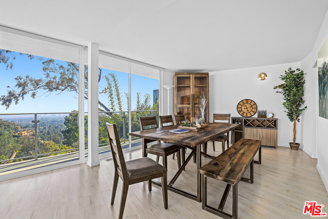 9370 Claircrest Drive Beverly Hills, CA 90210 - Photo 8 of 27