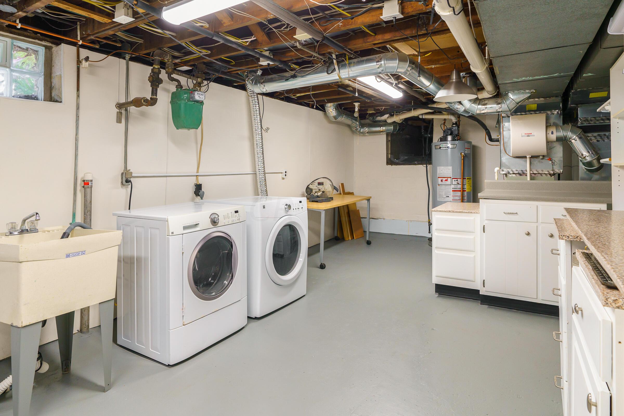 2734 York Road Upper Arlington, OH 43221 - Photo 33 of 40 Washer and Dryer may remain with the home