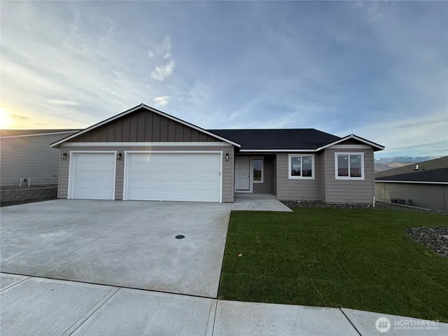 $514,900 | 2368 2nd Street Southeast, East Wenatchee, WA 98802