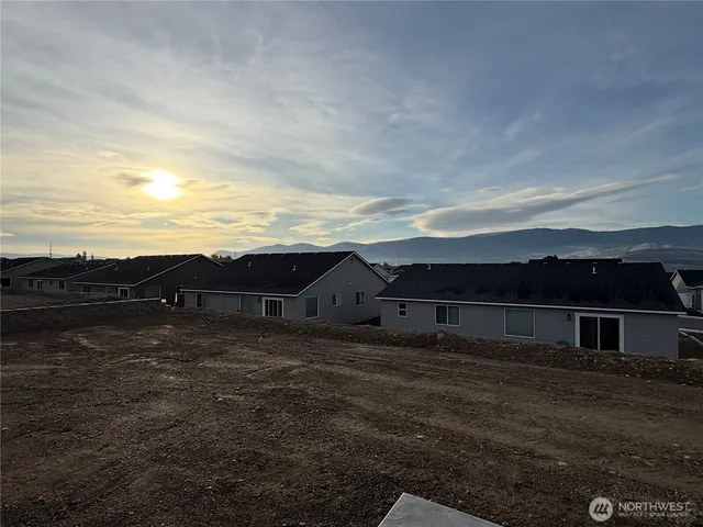 $514,900 | 2368 2nd Street Southeast, East Wenatchee, WA 98802