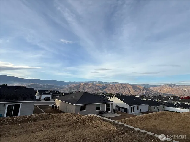 $514,900 | 2368 2nd Street Southeast, East Wenatchee, WA 98802