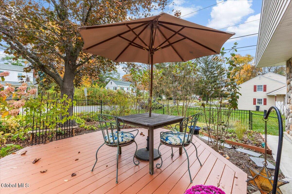 2023 Mc Clellan Street Schenectady, NY 12308 - Photo 2 of 33 27-IMG_8075