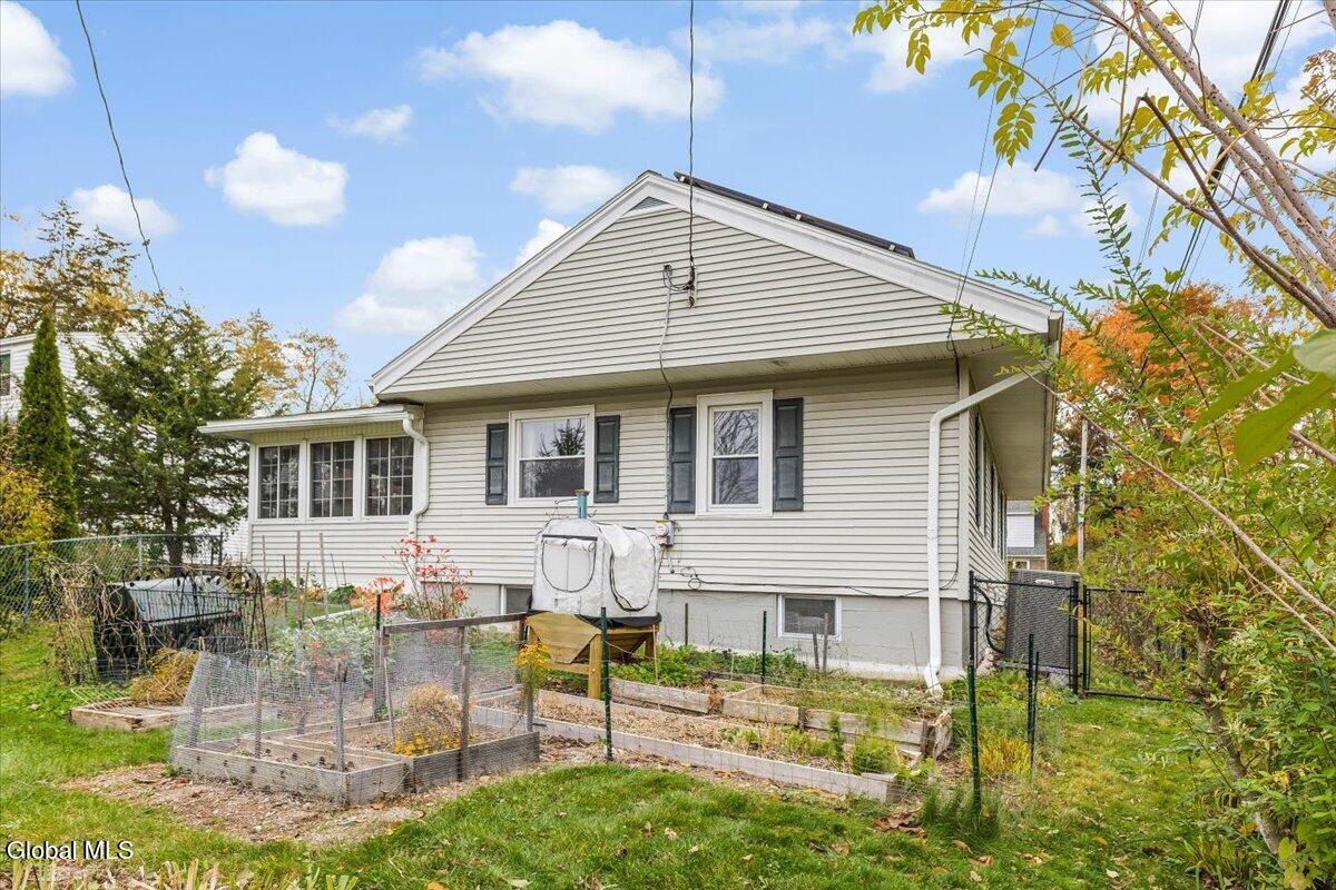 2023 Mc Clellan Street Schenectady, NY 12308 - Photo 23 of 33 34-IMG_8163