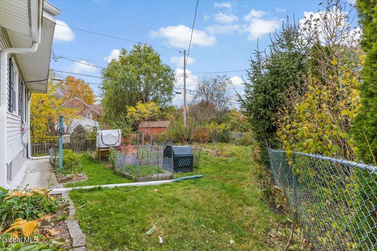 2023 Mc Clellan Street Schenectady, NY 12308 - Photo 25 of 33 32-IMG_8136