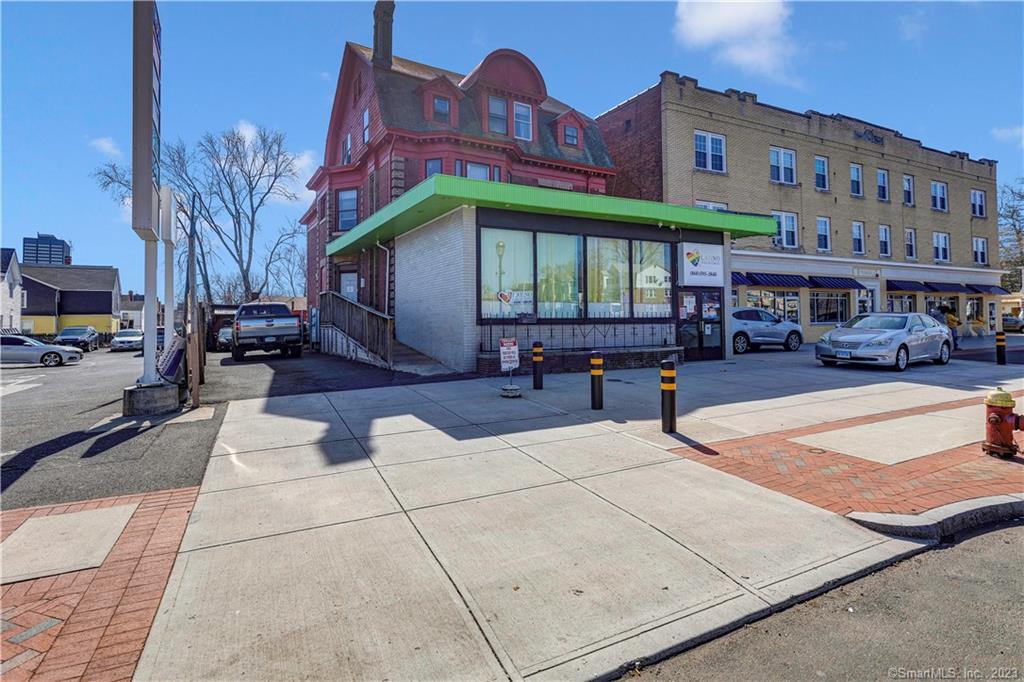 629 Albany Avenue Hartford, CT 06112 - Photo 1 of 28