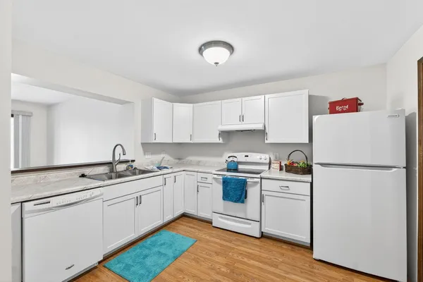 $219,777 | 1659 South Carriage Lane, Unit 8, New Berlin, WI 53151