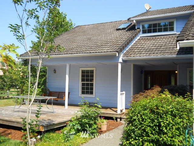 3928 South Bay Road Northeast Olympia, WA 98516 - Photo 4 of 24 Gallery Image 4