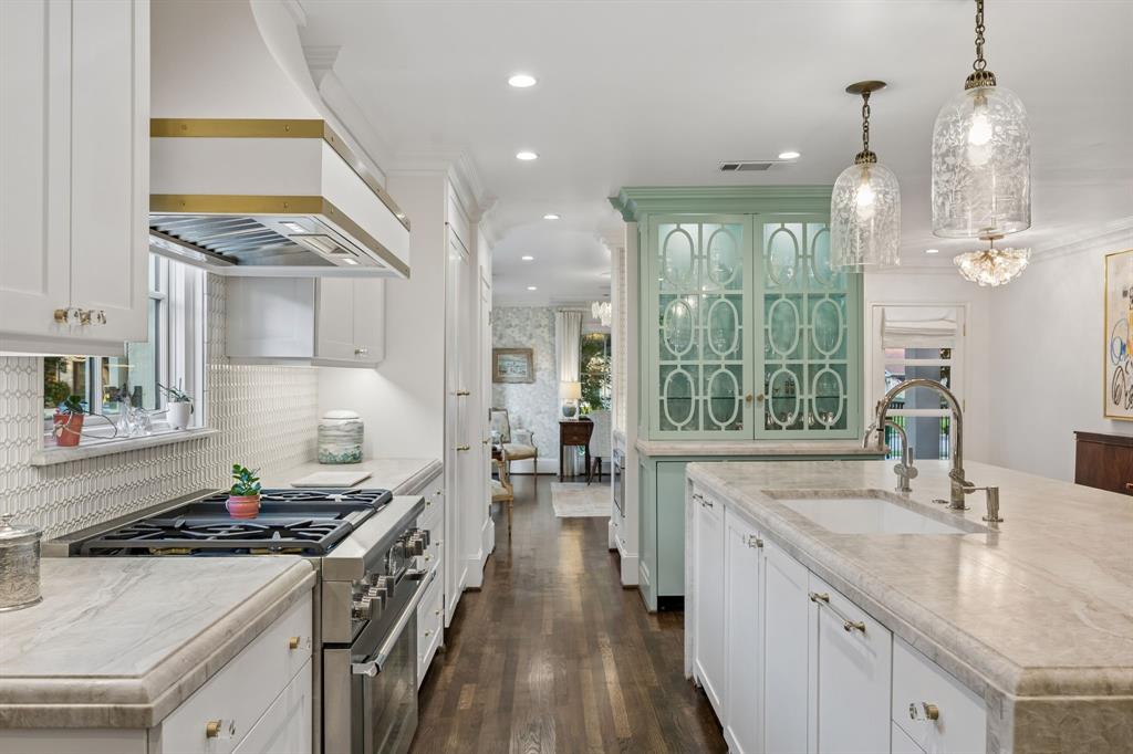 8111 Chadbourne Road Dallas, TX 75209 - Photo 6 of 33