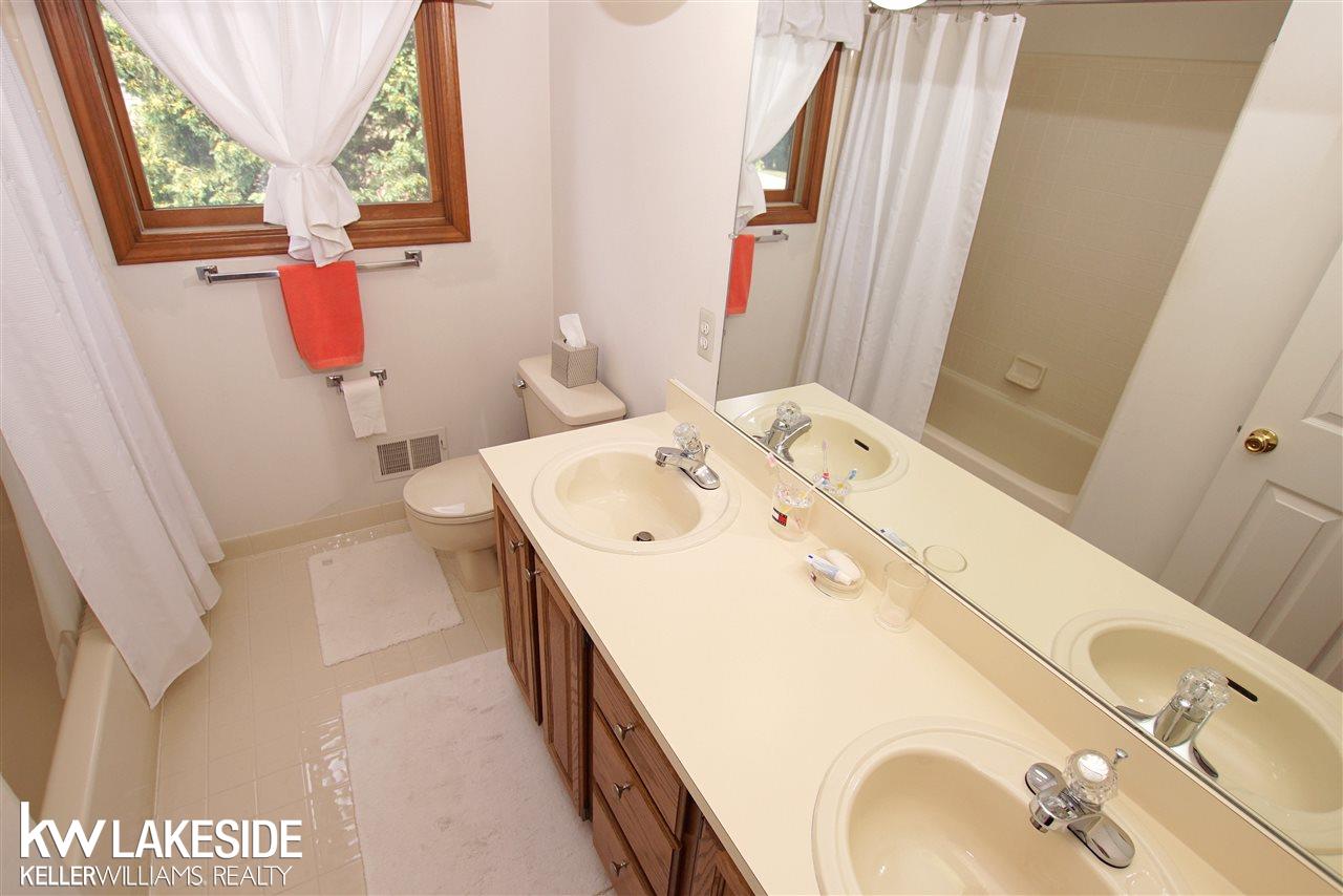 2190 Reagan Drive Rochester Hills, MI 48309 - Photo 25 of 31