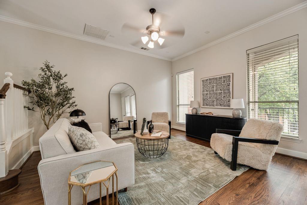 2403 Wild Cherry Way Dallas, TX 75206 - Photo 4 of 18