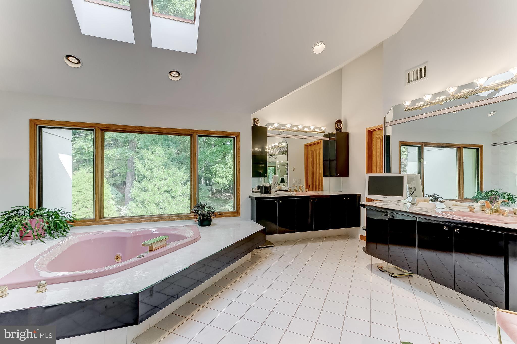 16524 York Road Monkton, MD 21111 - Photo 25 of 33 a large spacious bathroom with a large tub and large mirror
