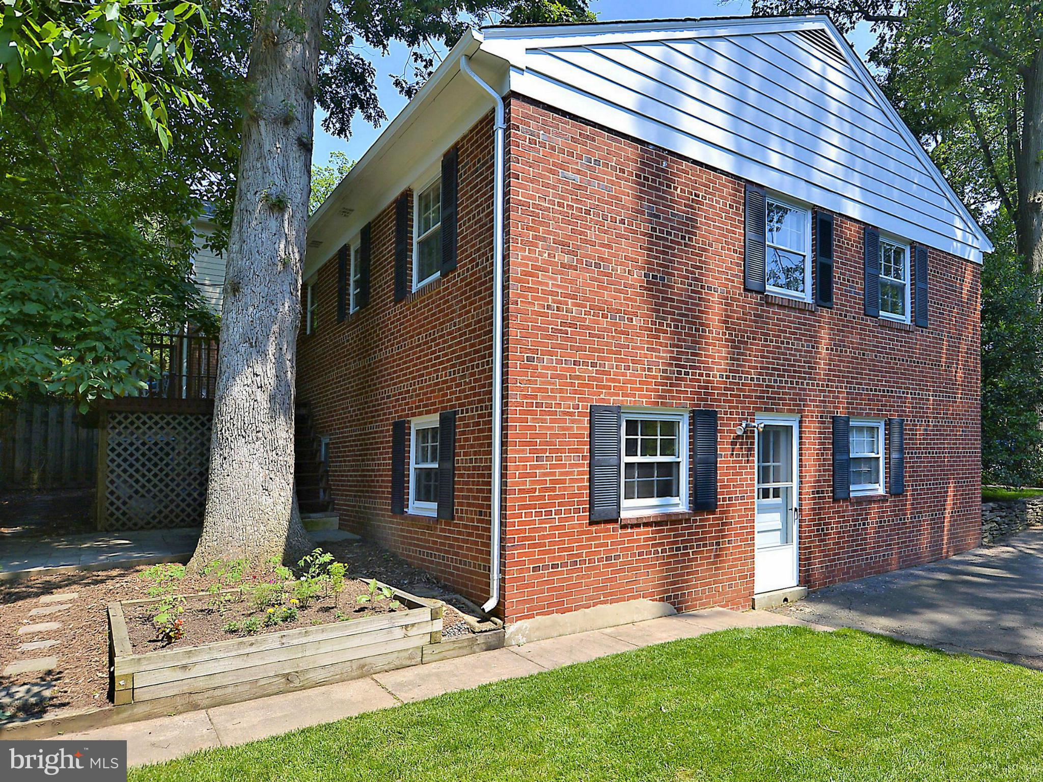 209 MacArthur Road Alexandria, VA 22305 - Photo 26 of 26 a front view of house with yard