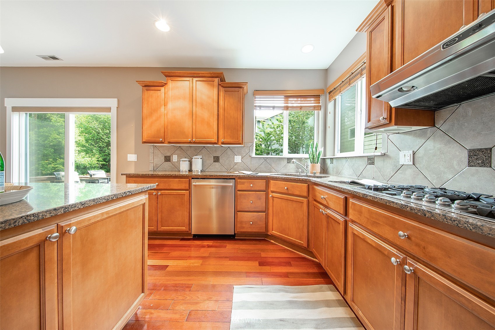 5271 Northeast 7th Place Renton, WA 98059 - Photo 11 of 38 Gallery Image 11
