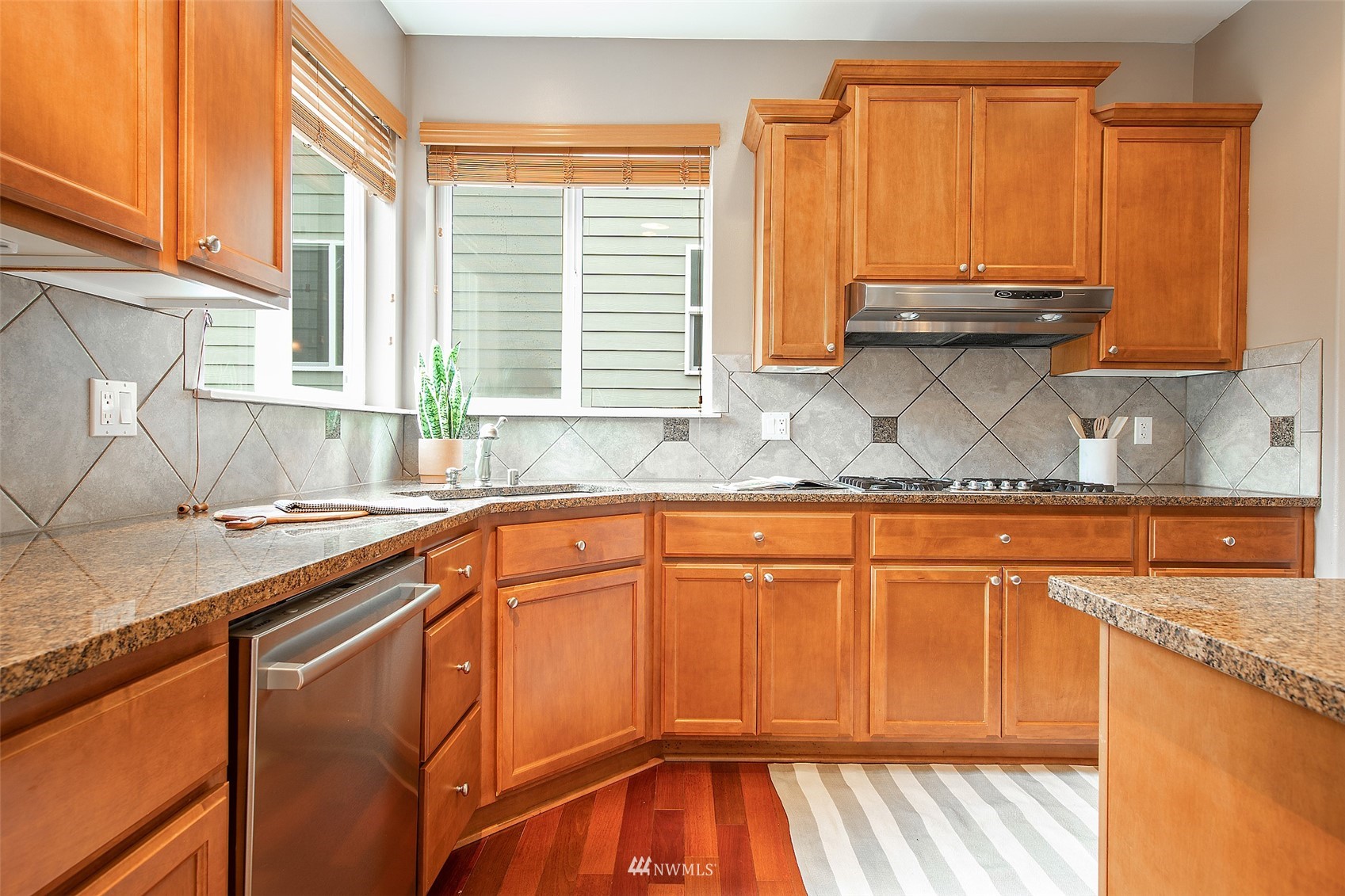 5271 Northeast 7th Place Renton, WA 98059 - Photo 13 of 38 Gallery Image 13