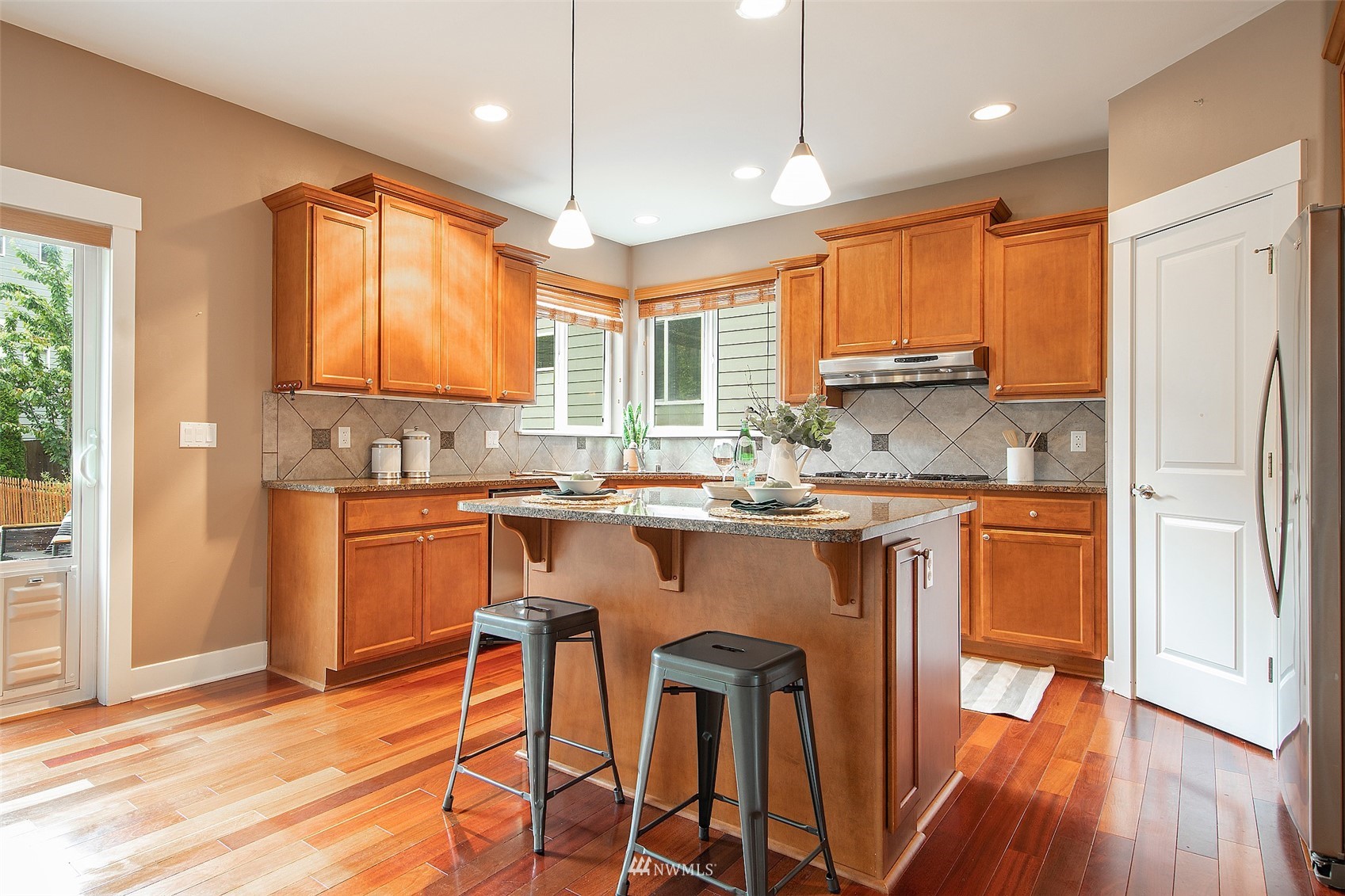 5271 Northeast 7th Place Renton, WA 98059 - Photo 9 of 38 Gallery Image 9
