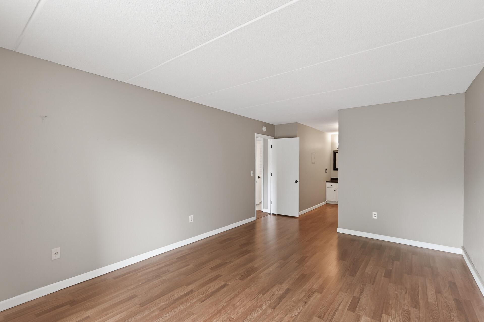 10501 Cedar Lake Road, Unit 318 Minnetonka, MN 55305 - Photo 20 of 48