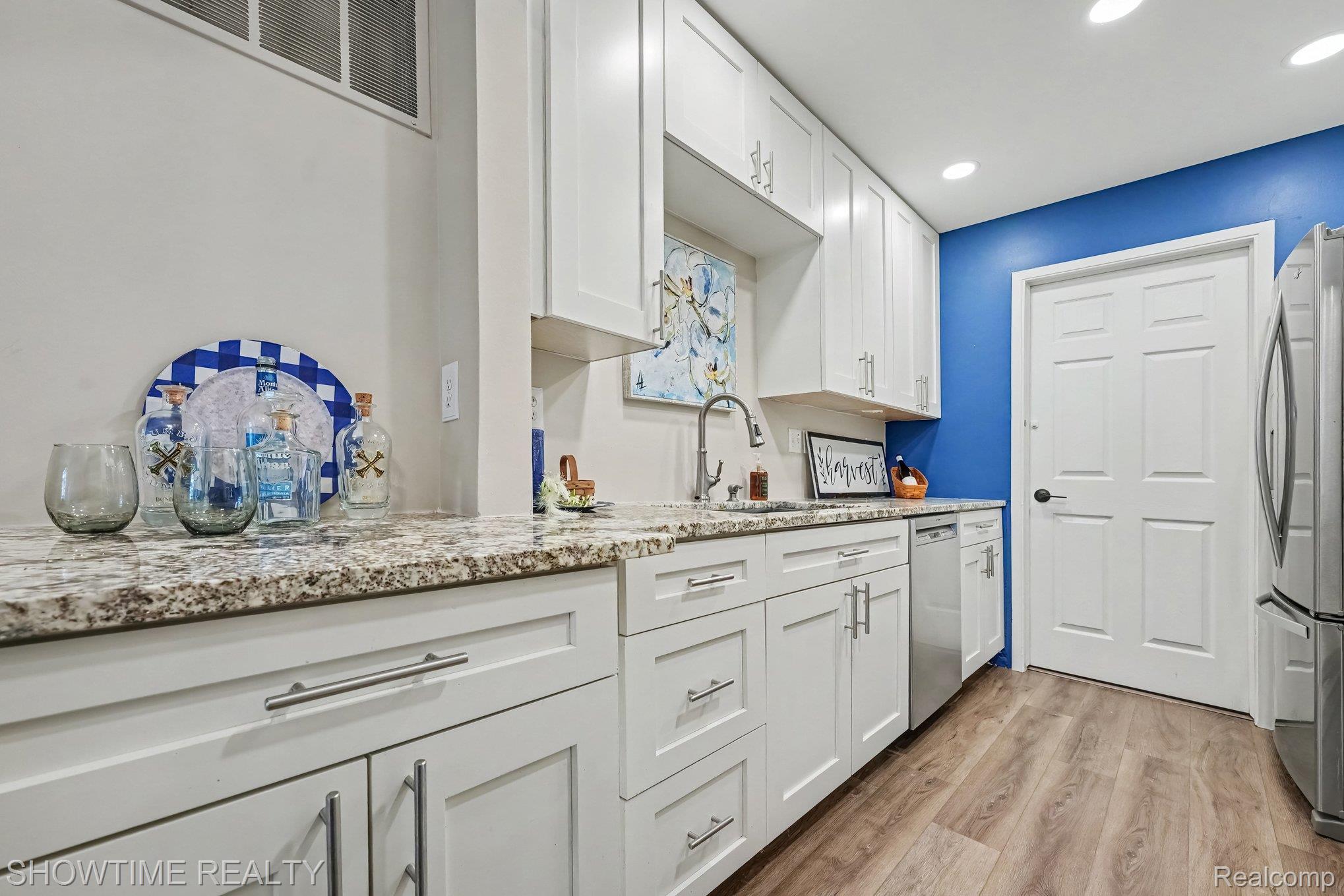 3524 Tremonte Circle Rochester, MI 48306 - Photo 11 of 26 Kitchen
