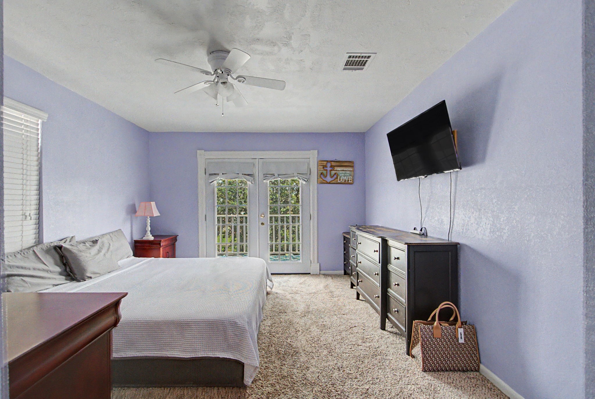 10034 Alfred Lane Houston, TX 77041 - Photo 34 of 50 Generous proportions and abundant natural light make this primary bedroom a peaceful place to recharge.
