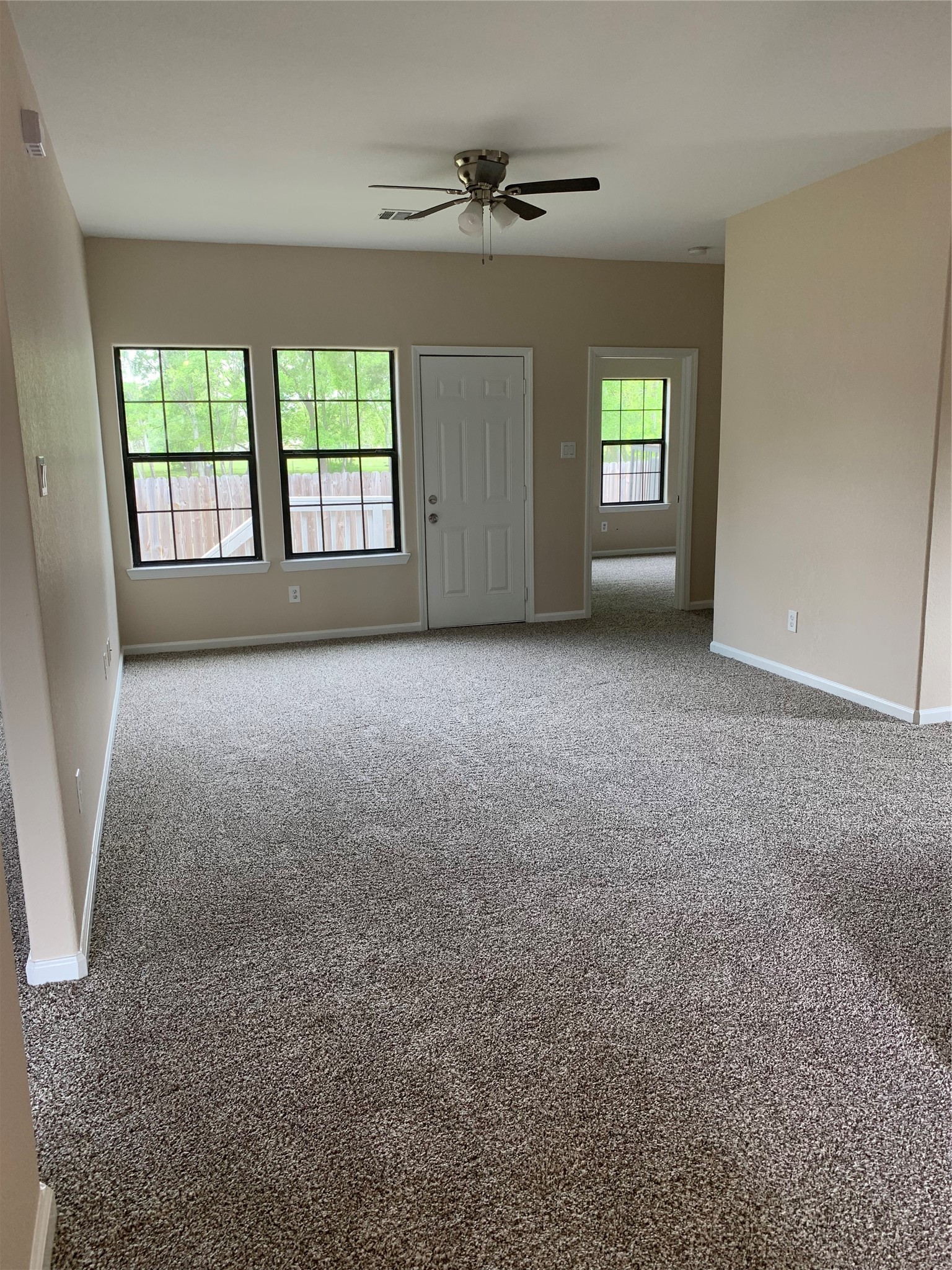 5329 Rue Street Houston, TX 77033 - Photo 3 of 14