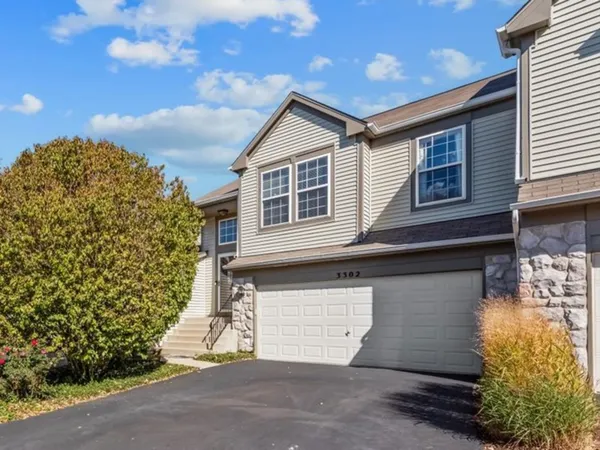 $2,700 | 3302 Bromley Lane, Aurora, IL 60502