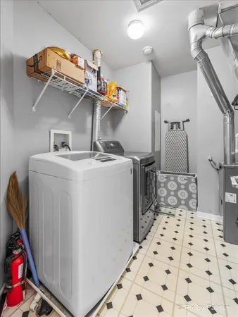 $2,700 | 3302 Bromley Lane, Aurora, IL 60502