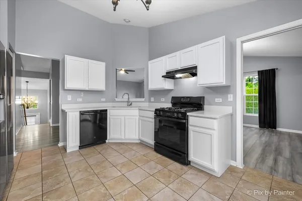 $2,700 | 3302 Bromley Lane, Aurora, IL 60502