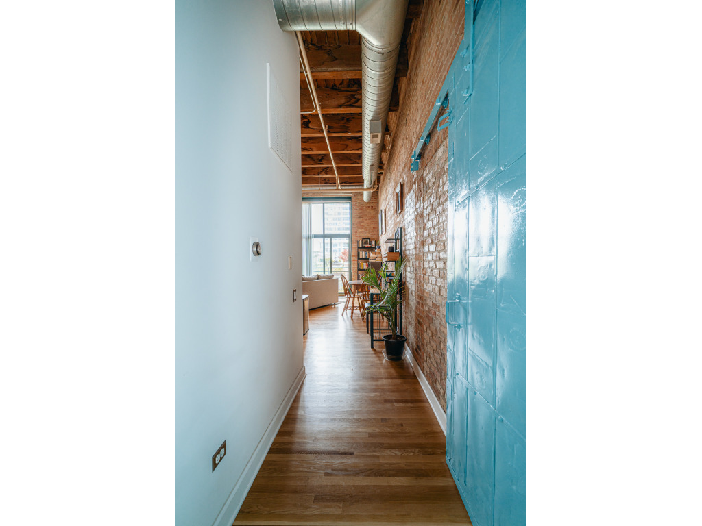 1727 South Indiana Avenue, Unit 324 Chicago, IL 60616 - Photo 12 of 35 a view of a hallway with wooden floor