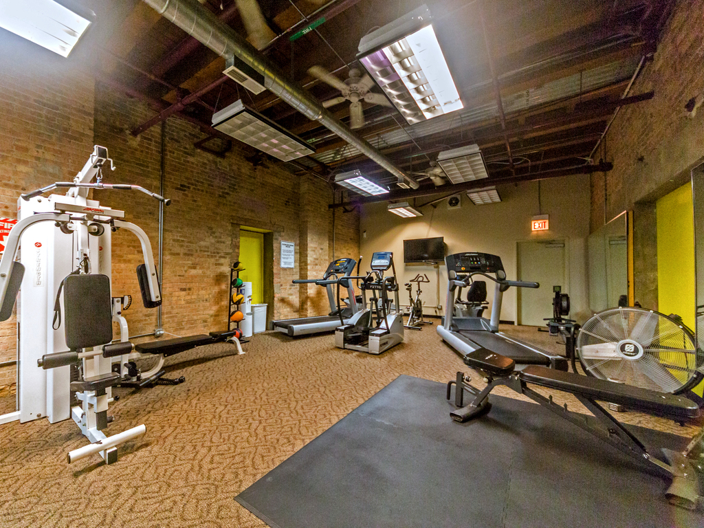 1727 South Indiana Avenue, Unit 324 Chicago, IL 60616 - Photo 30 of 35 a view of a room with gym equipment