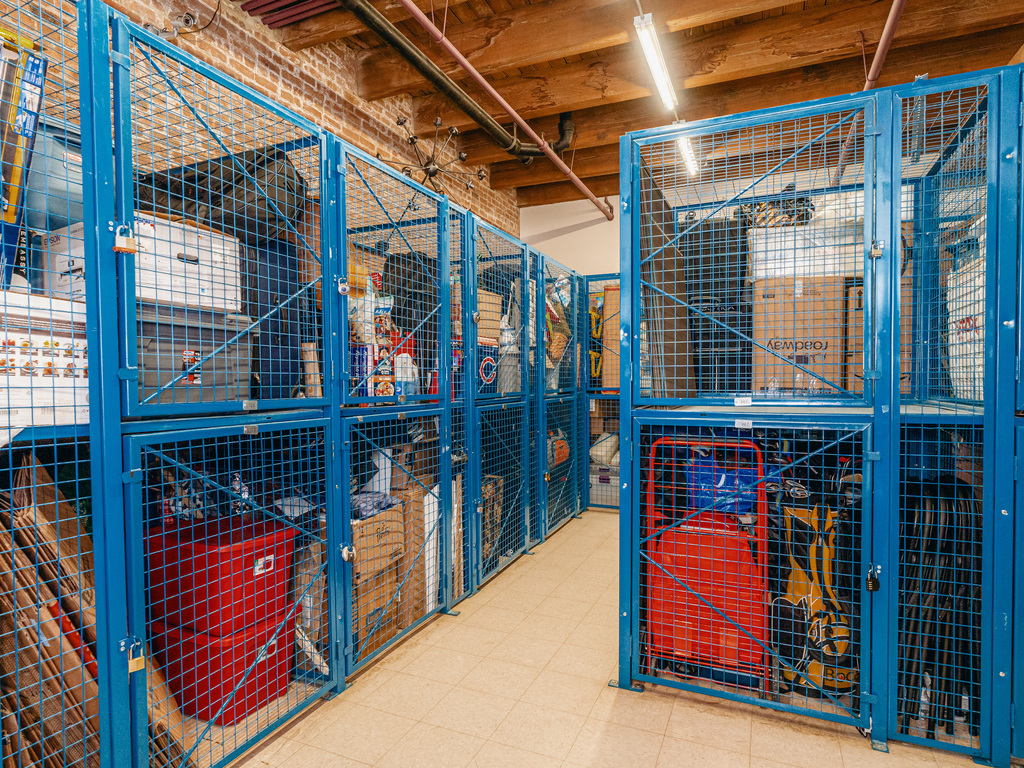 1727 South Indiana Avenue, Unit 324 Chicago, IL 60616 - Photo 32 of 35 a view of art shop