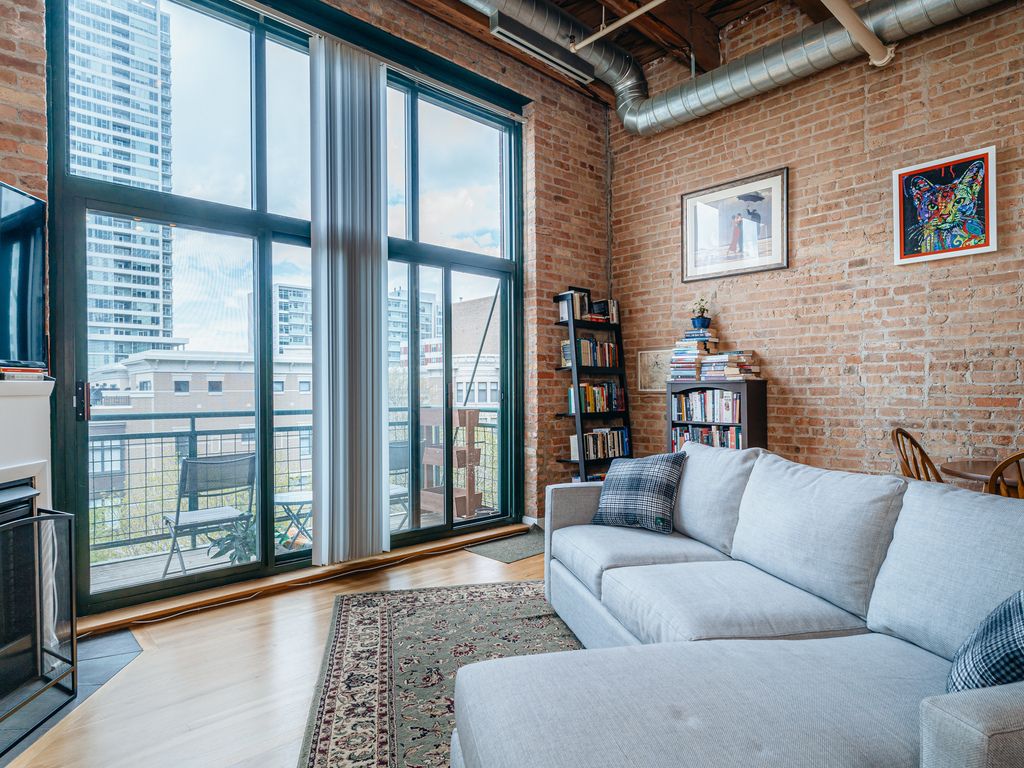 1727 South Indiana Avenue, Unit 324 Chicago, IL 60616 - Photo 6 of 35 a living room with furniture or outdoor view and a large window