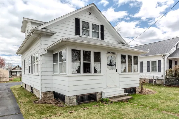 $250,000 | 190 Wendell Road, Warwick, RI 02888