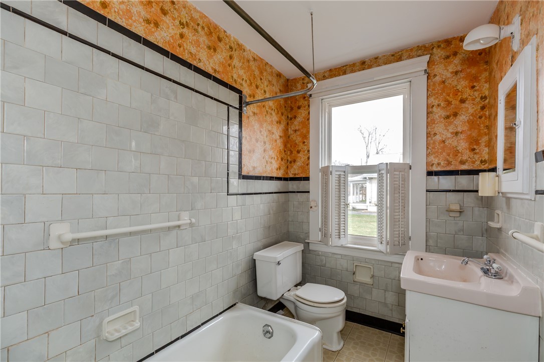 190 Wendell Road Warwick, RI 02888 - Photo 14 of 24 First floor bathroom