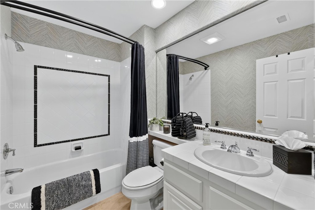 8 Castlebar Irvine, CA 92618 - Photo 35 of 69 Guest Suite Bath