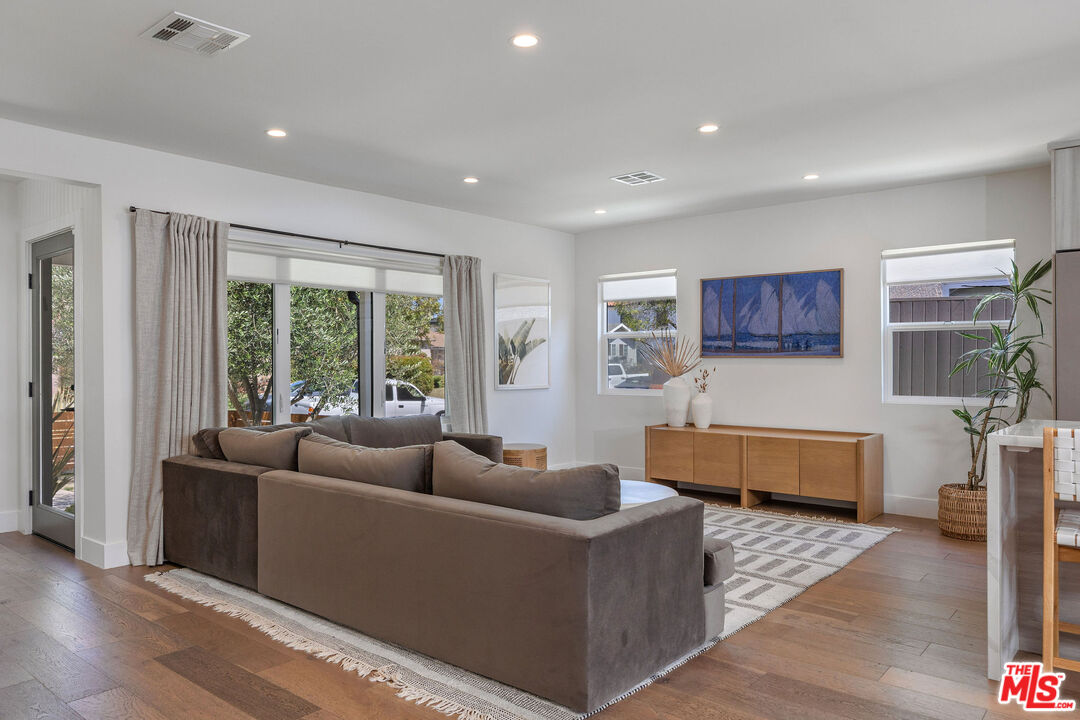 3925 Alla Road Los Angeles, CA 90066 - Photo 2 of 41 Gallery Image 2