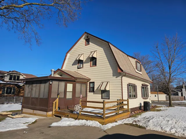 $224,900 | 2924 South Avenue, La Crosse, WI 54601