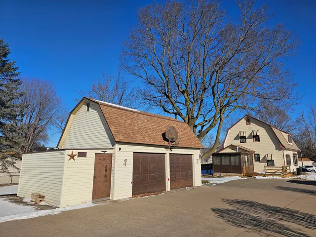 $224,900 | 2924 South Avenue, La Crosse, WI 54601