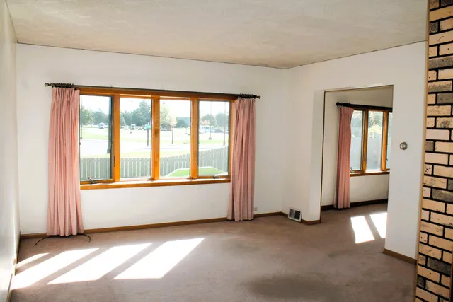 $224,900 | 2924 South Avenue, La Crosse, WI 54601