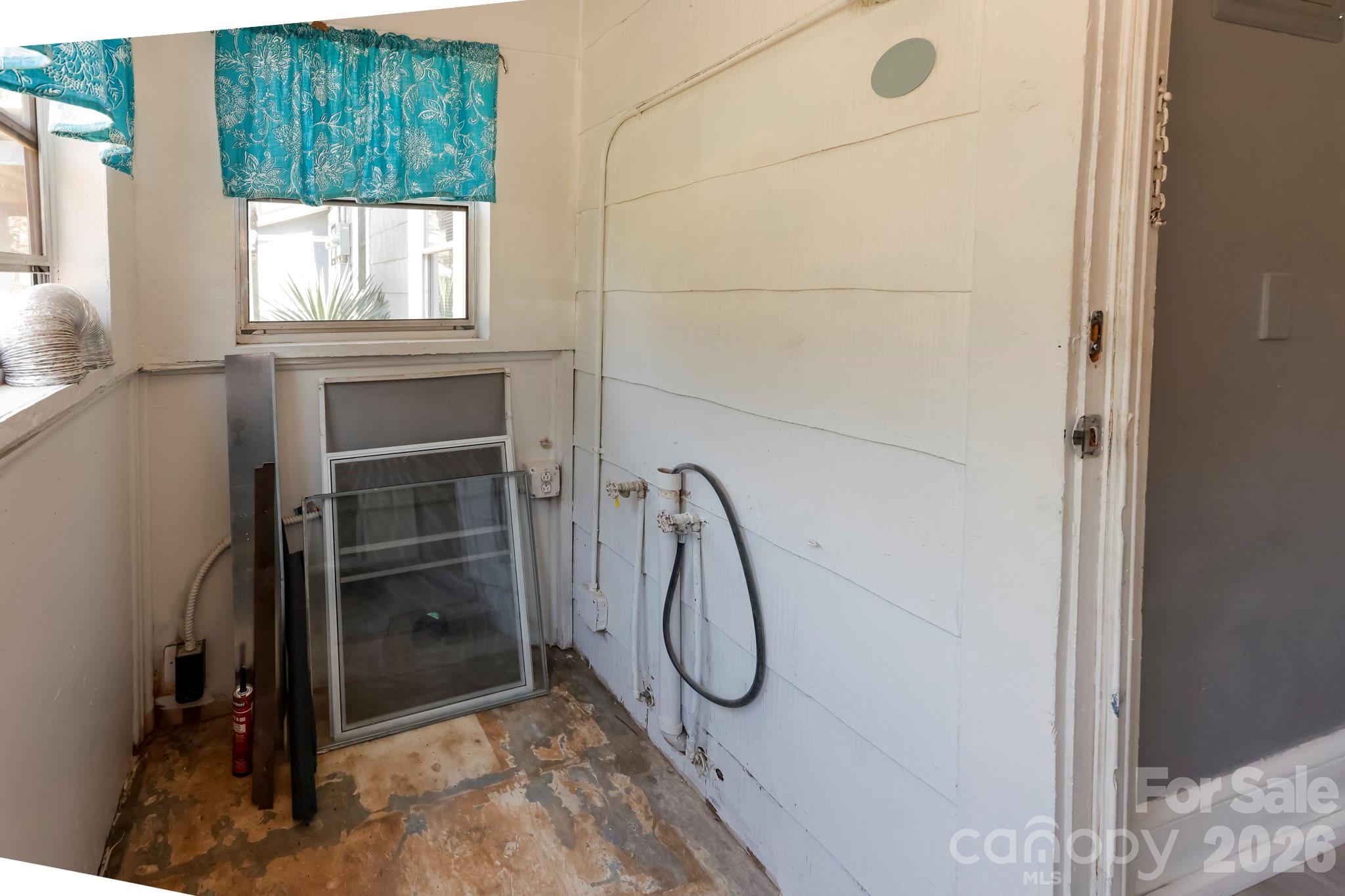 114 South Mitchell Avenue Rutherfordton, NC 28139 - Photo 20 of 29 a bathroom with a glass shower door