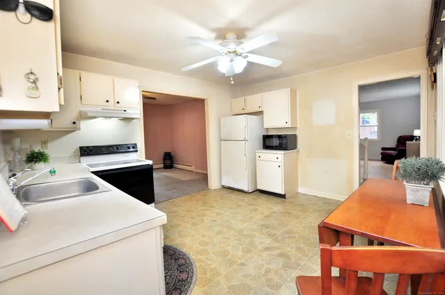 $375,000 | 10 Meadow Lane, Old Lyme, CT 06371